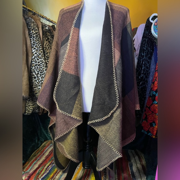Multicolor poncho/shawl/cape like new and reversible! - Picture 3 of 16
